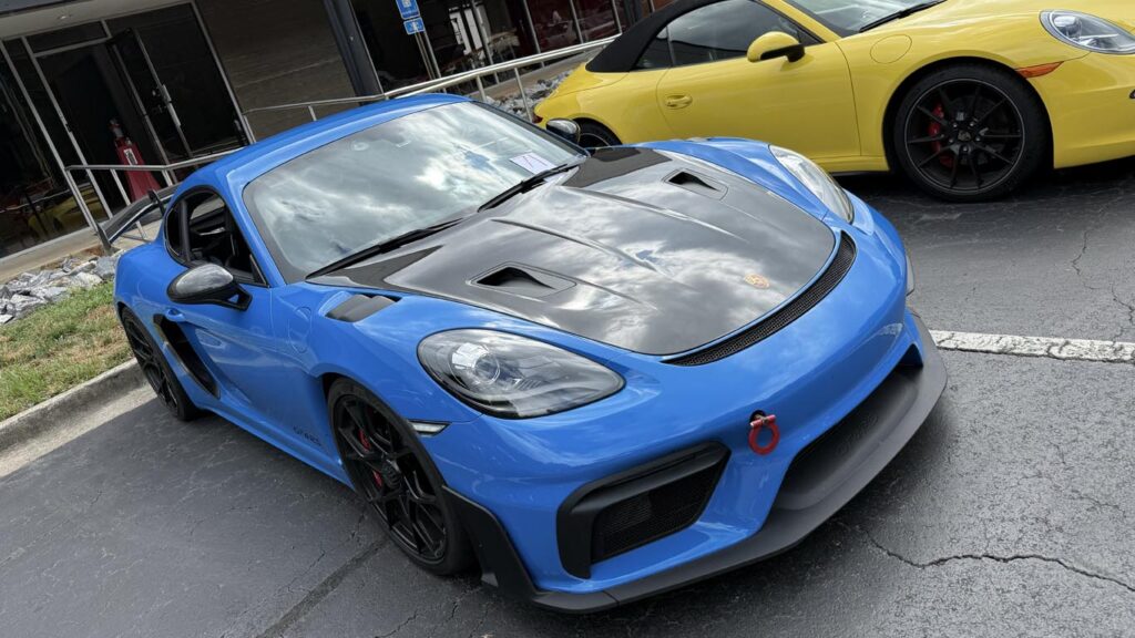 Metro Motorcar Club - Hot Weather, Cool Cars, and Cold Beer Car Show at Pontoon Brewing.